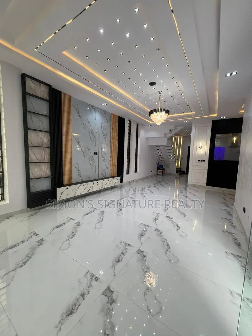 5bdrm Duplex in Megamound Estate, Ikota for sale in Ikota