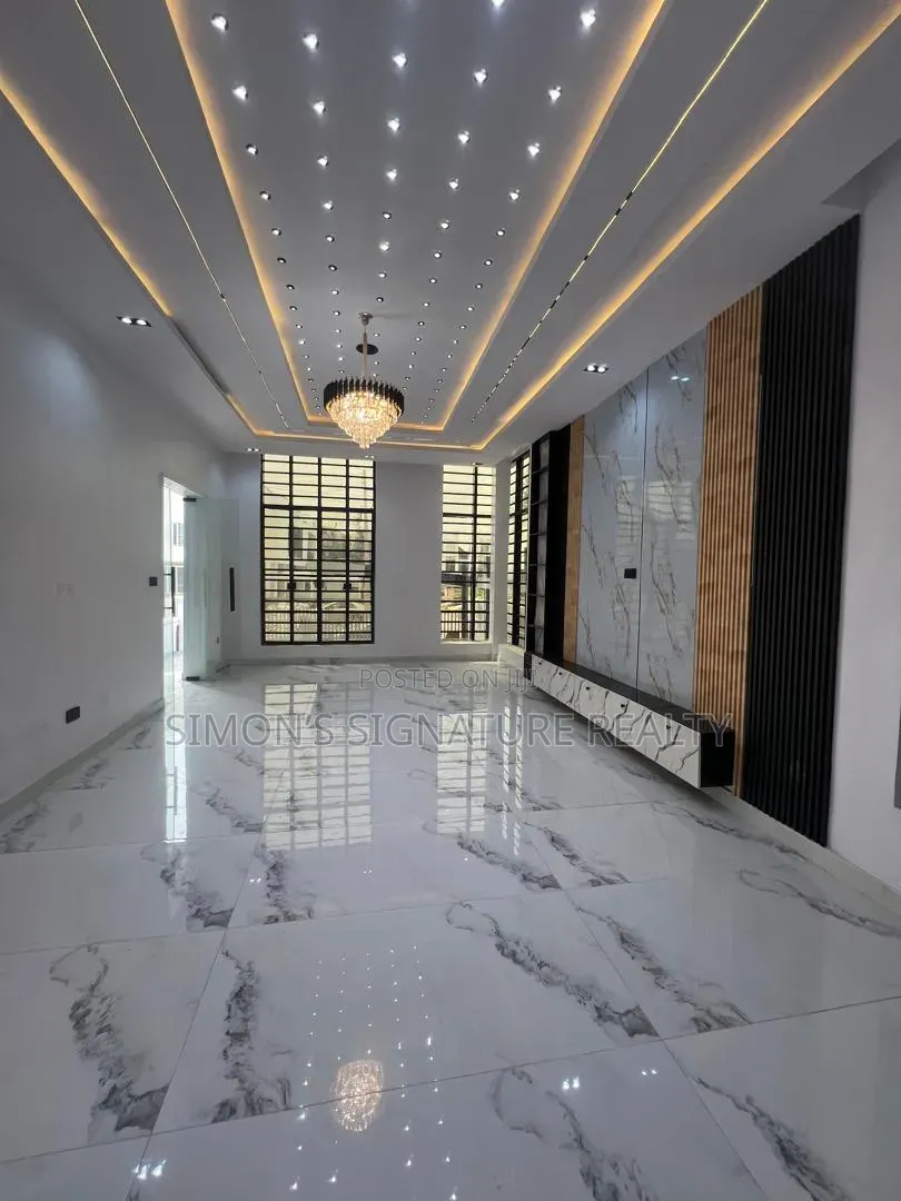 5bdrm Duplex in Megamound Estate, Ikota for sale in Ikota