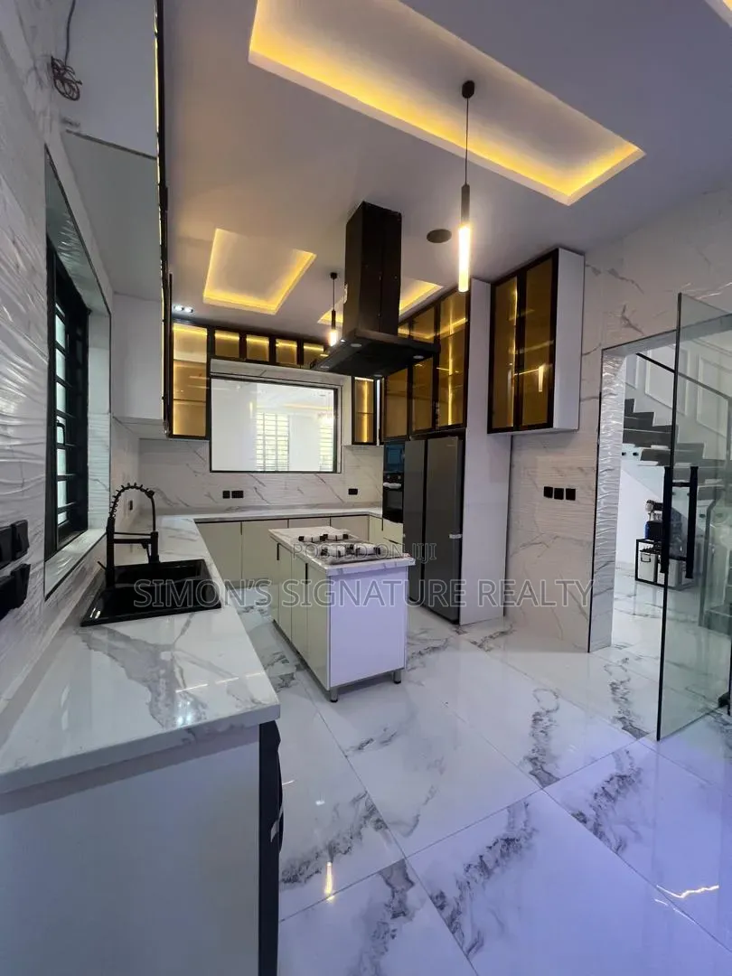 5bdrm Duplex in Megamound Estate, Ikota for sale in Ikota