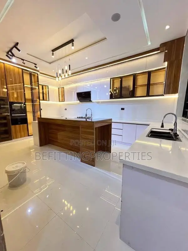 5bdrm House in Lekki for sale in Lekki