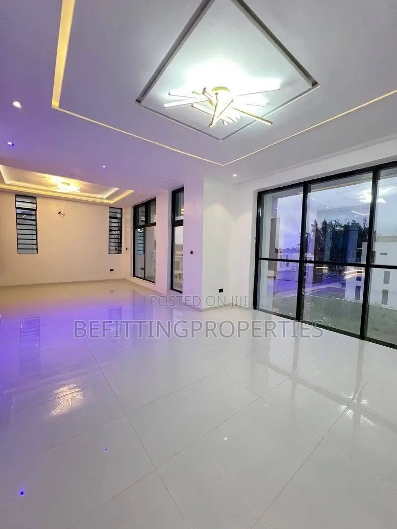 5bdrm House in Lekki for sale in Lekki