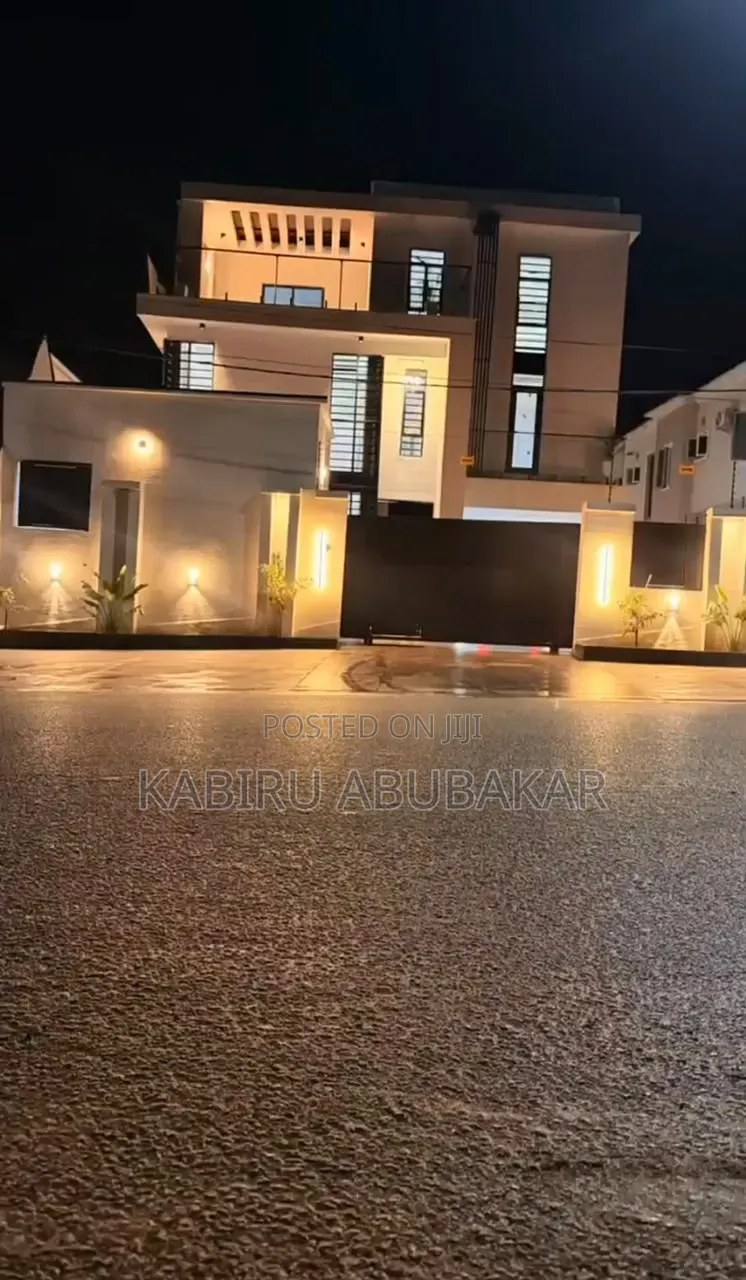 6bdrm Duplex in Apo Resettlement for sale in Apo Resettlement