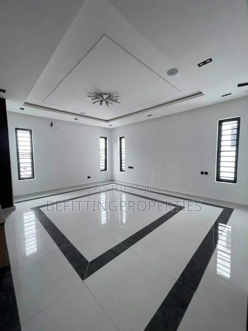 5bdrm Duplex in Lekki for sale in Lekki