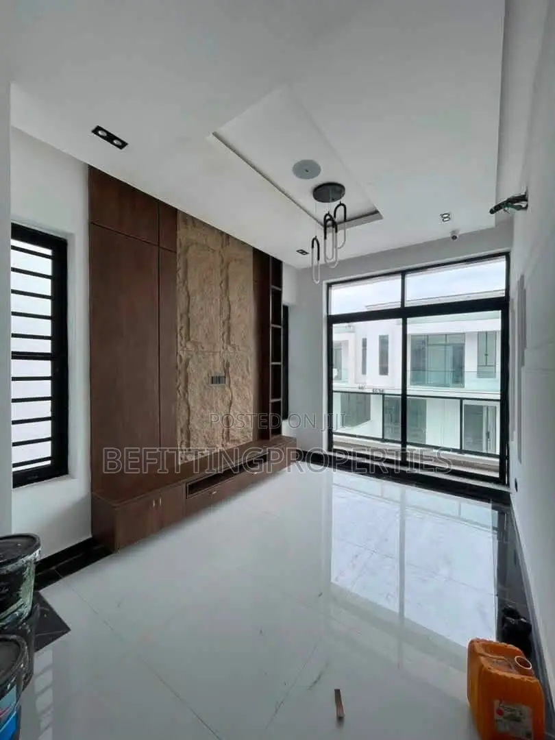 5bdrm Duplex in Lekki for sale in Lekki