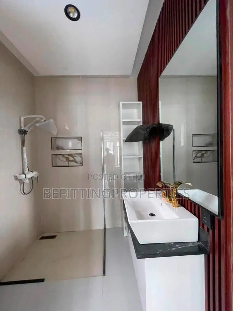 5bdrm Duplex in Lekki for sale in Lekki