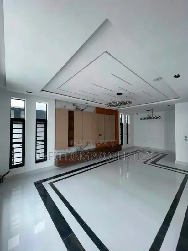 5bdrm Duplex in Lekki for sale in Lekki