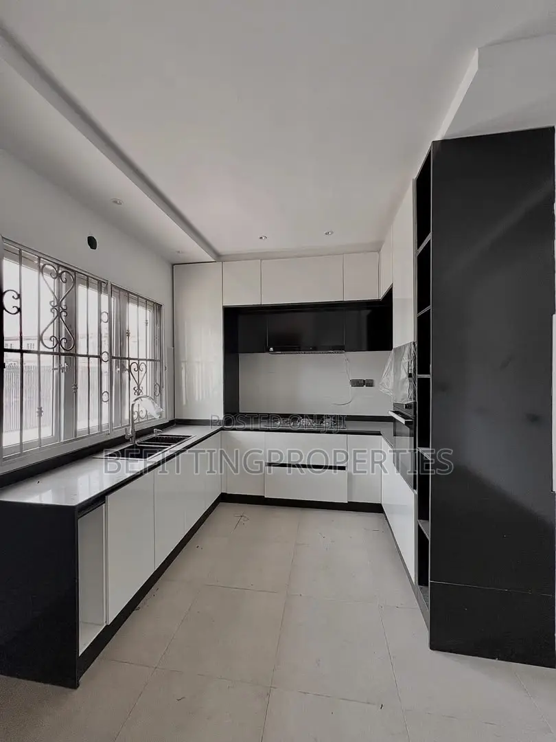 5bdrm Maisonette in Victoria Island for sale in Victoria Island