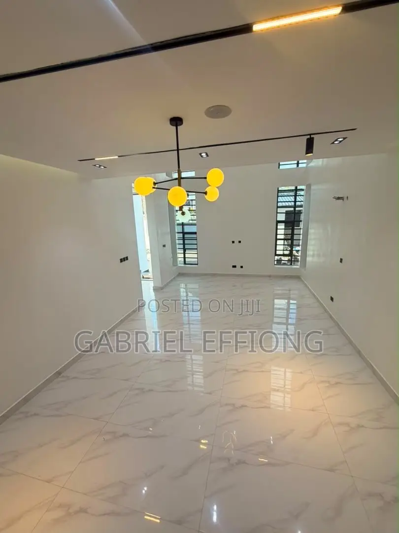 6bdrm Duplex in Apo Resettlement for sale in Apo Resettlement