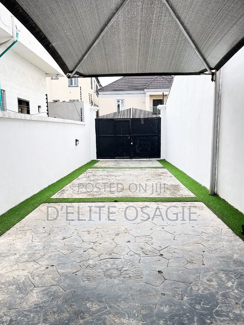 4bdrm Duplex in Agungi for sale in Agungi