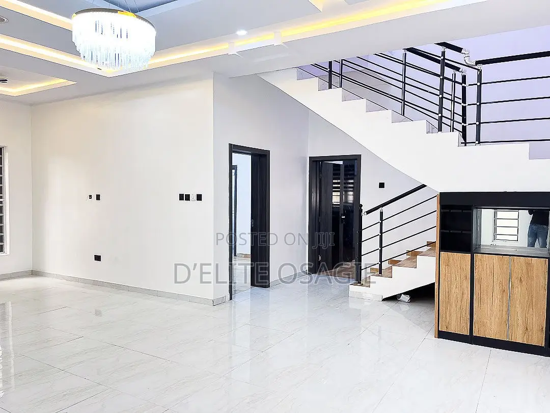 4bdrm Duplex in Agungi for sale in Agungi