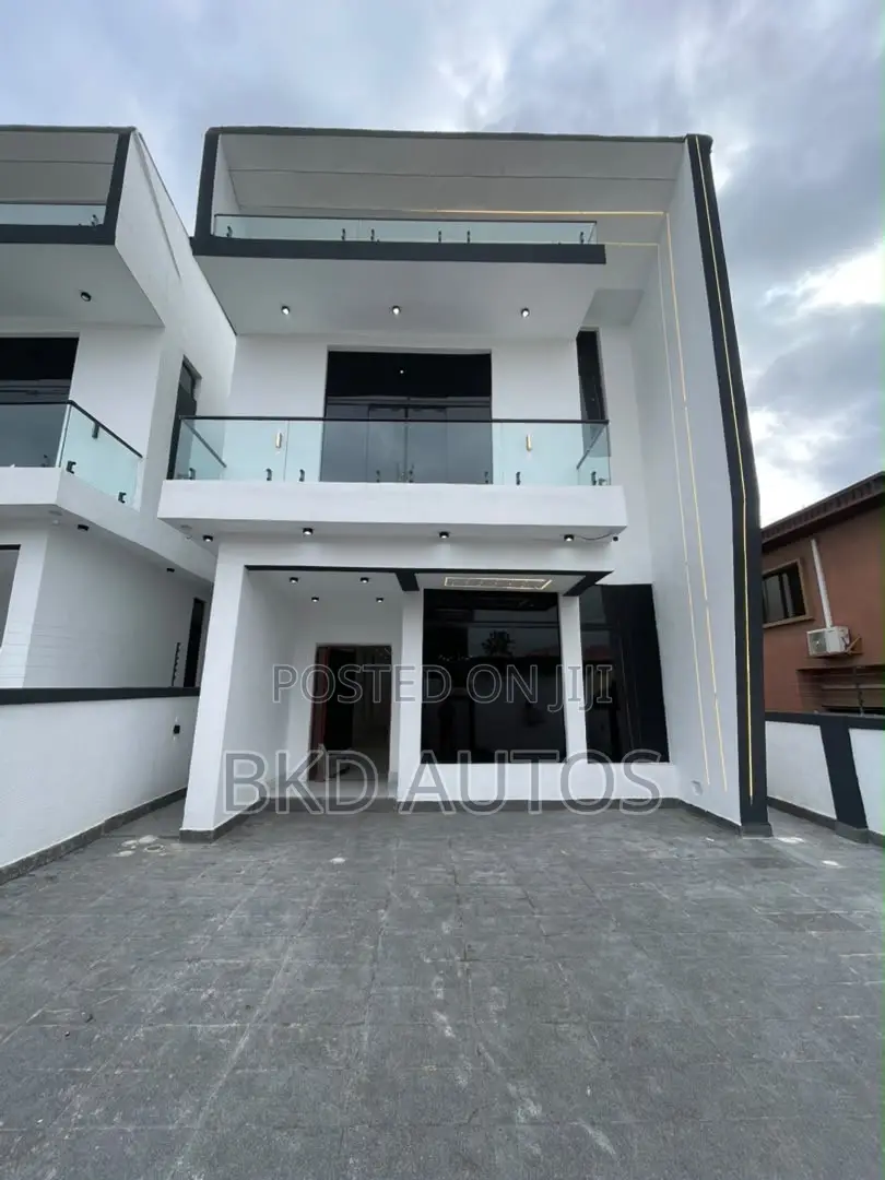 5bdrm Duplex in Ikota for sale in Ikota