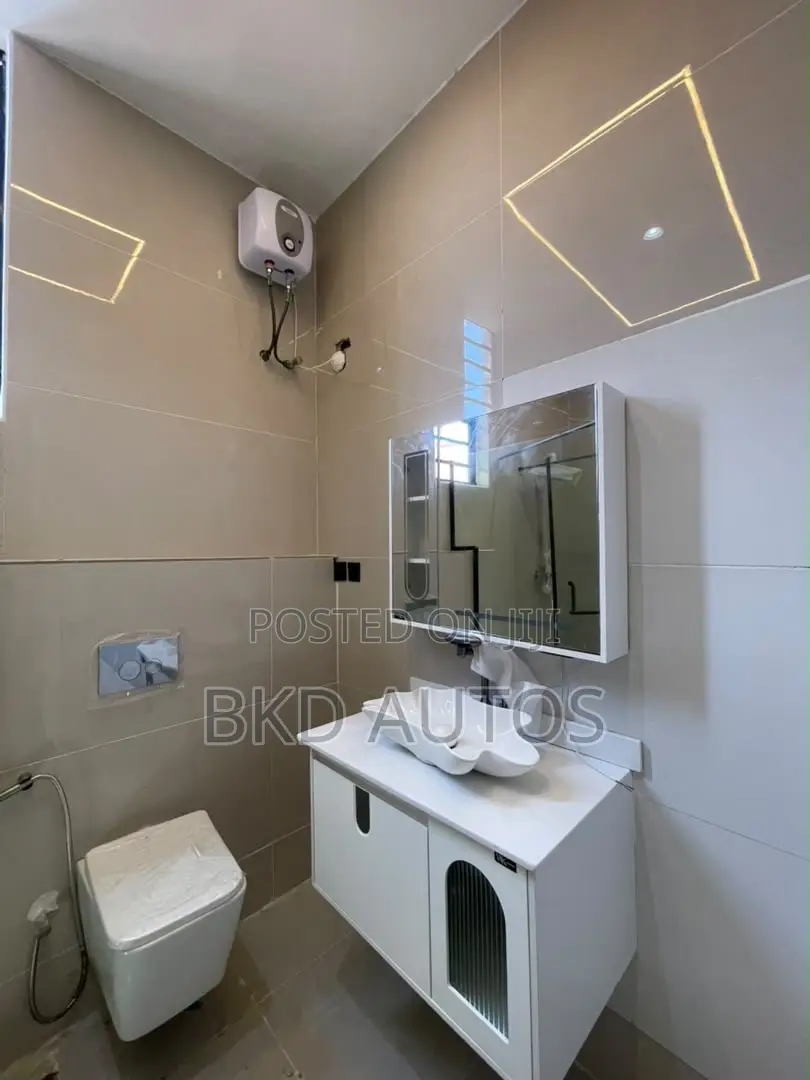 5bdrm Duplex in Ikota for sale in Ikota