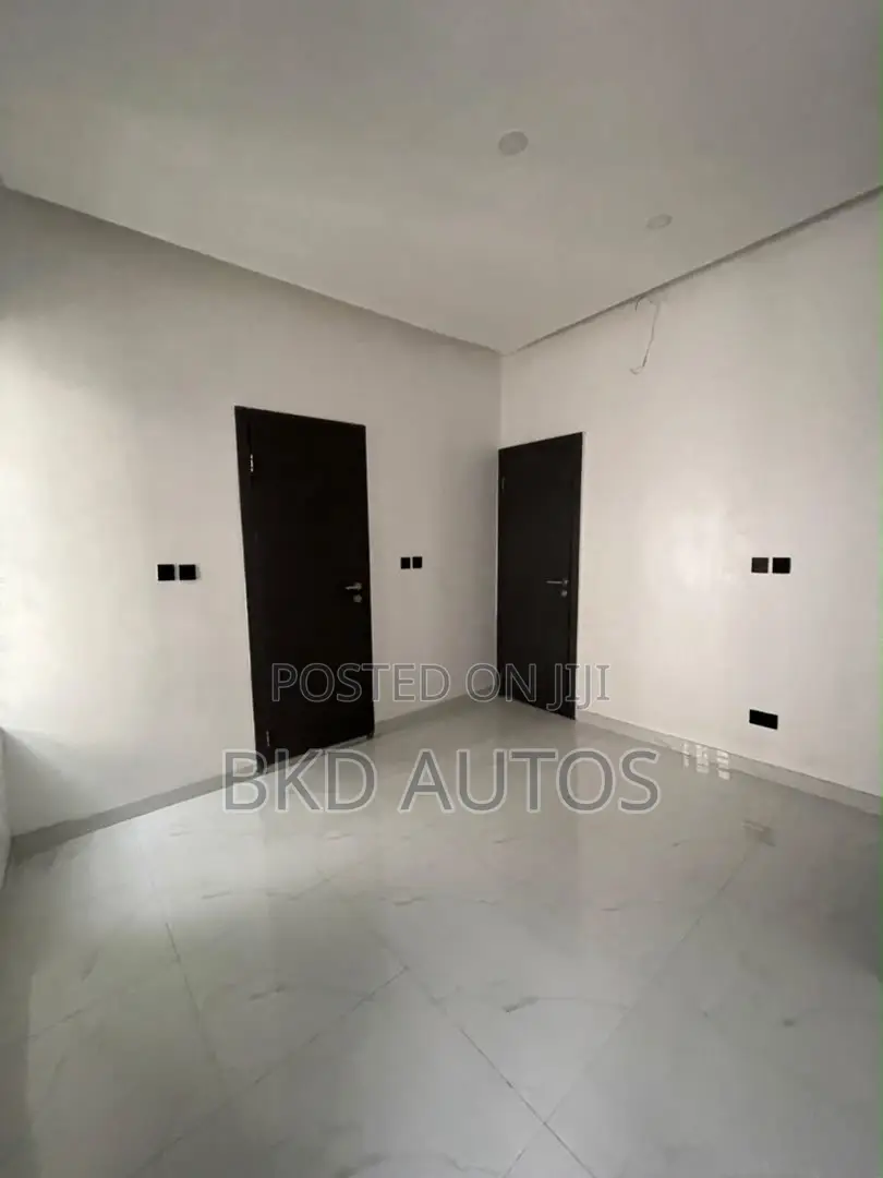 5bdrm Duplex in VGC / Ajah for sale in VGC / Ajah