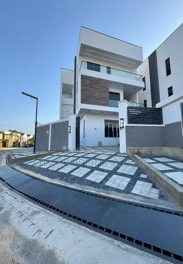 5bdrm Duplex in Lekki Phase 1 for sale in Lekki Phase 1