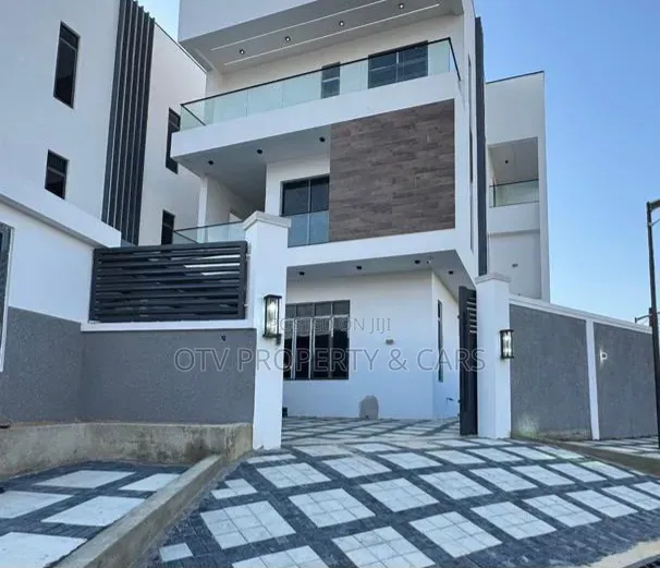 5bdrm Duplex in Lekki Phase 1 for sale in Lekki Phase 1
