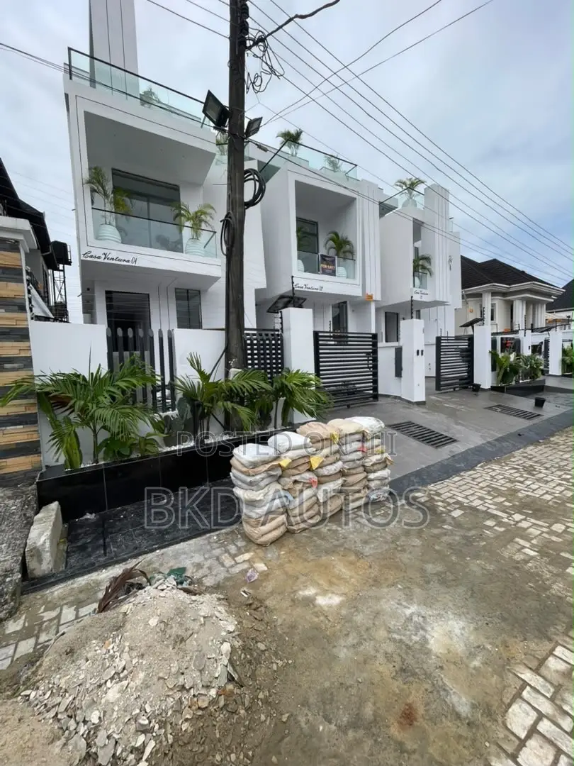 5bdrm Duplex in Ikota for sale in Ikota