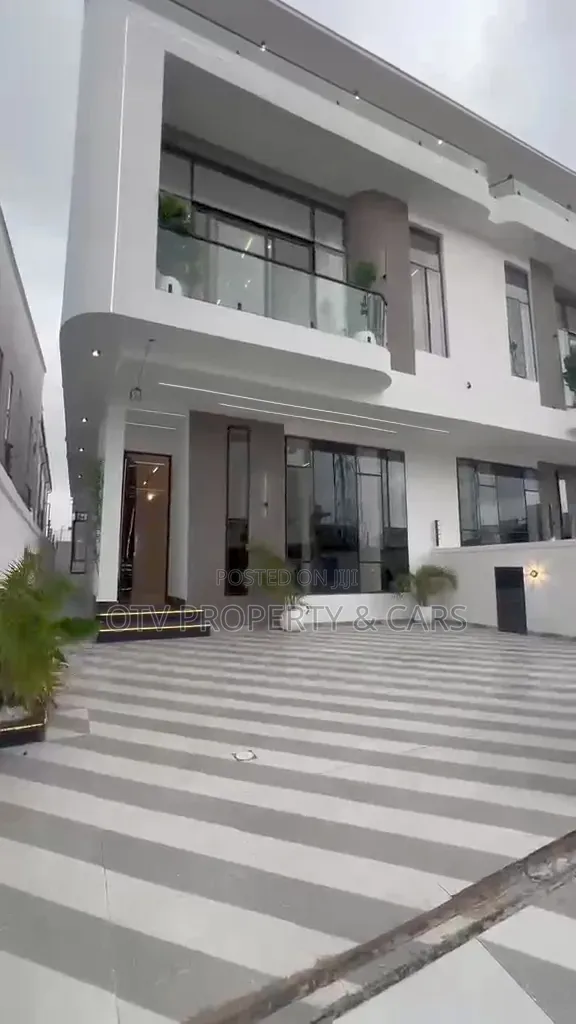 4bdrm Duplex in Ikota for sale in Ikota