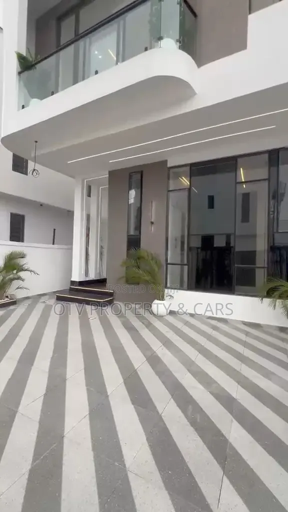 4bdrm Duplex in Ikota for sale in Ikota