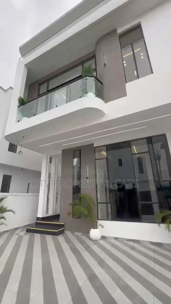 4bdrm Duplex in Ikota for sale in Ikota