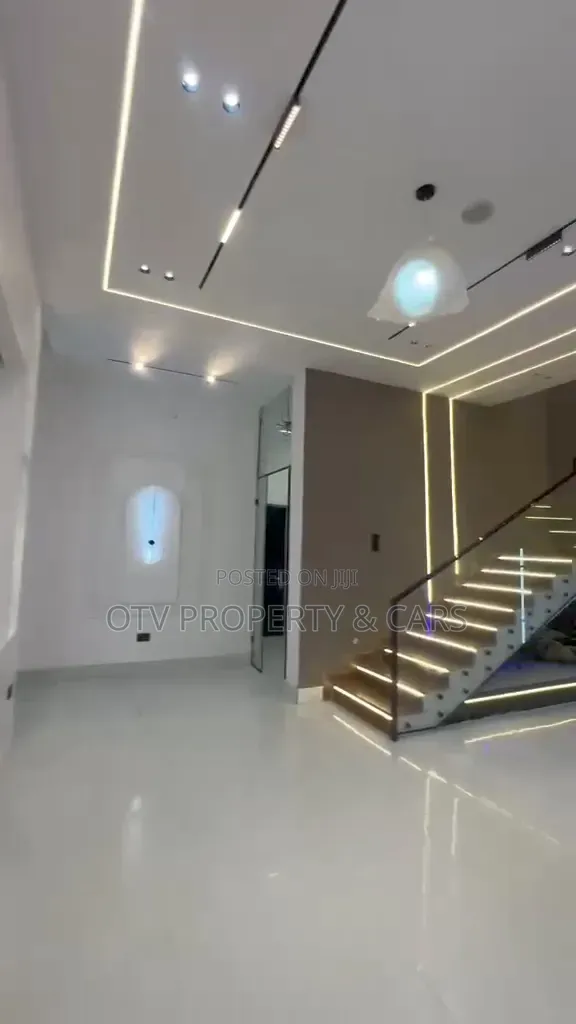 4bdrm Duplex in Ikota for sale in Ikota