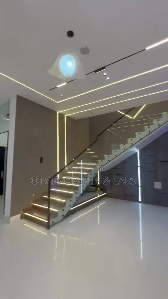 4bdrm Duplex in Ikota for sale in Ikota
