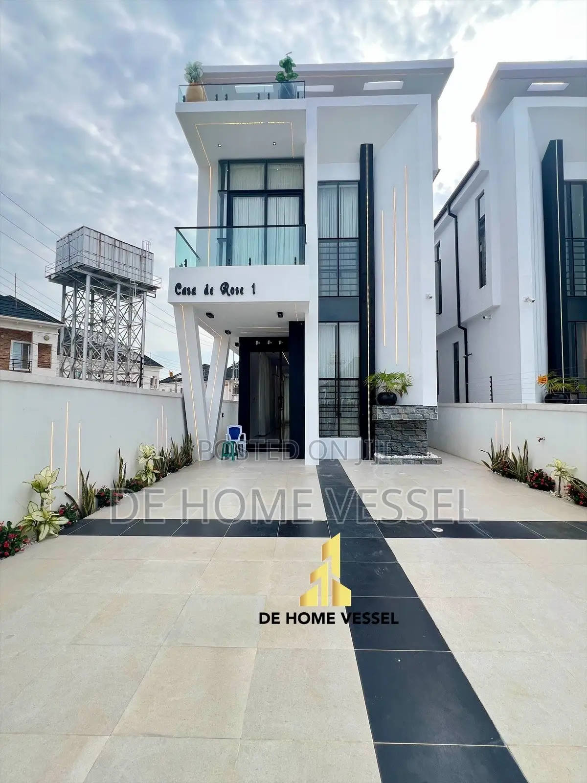 5bdrm Duplex in Ikota for sale in Ikota