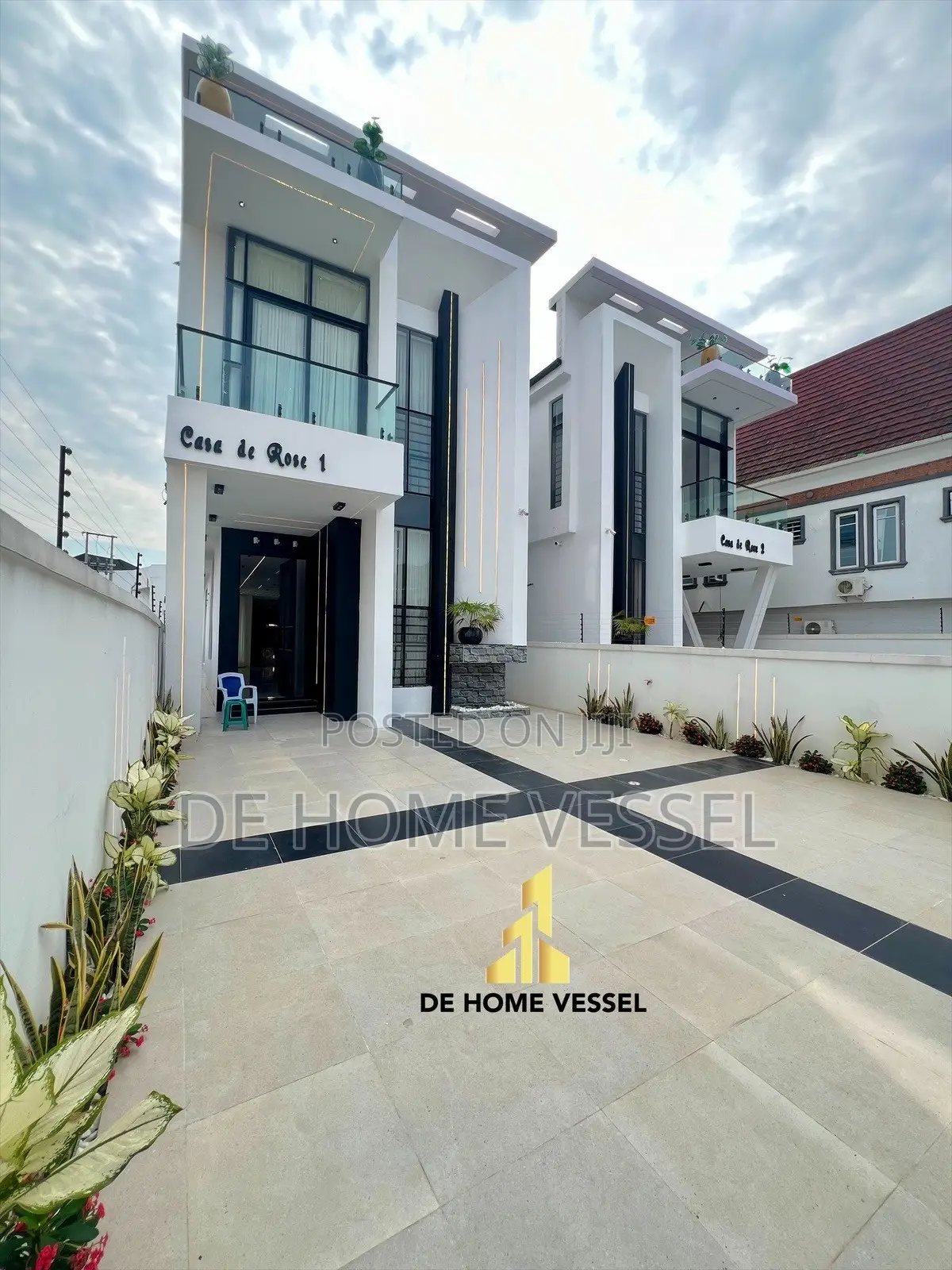 5bdrm Duplex in Ikota for sale in Ikota