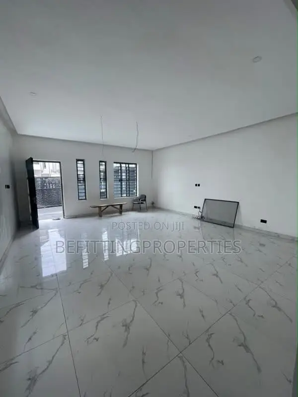 5bdrm Duplex in Lekki for sale in Lekki