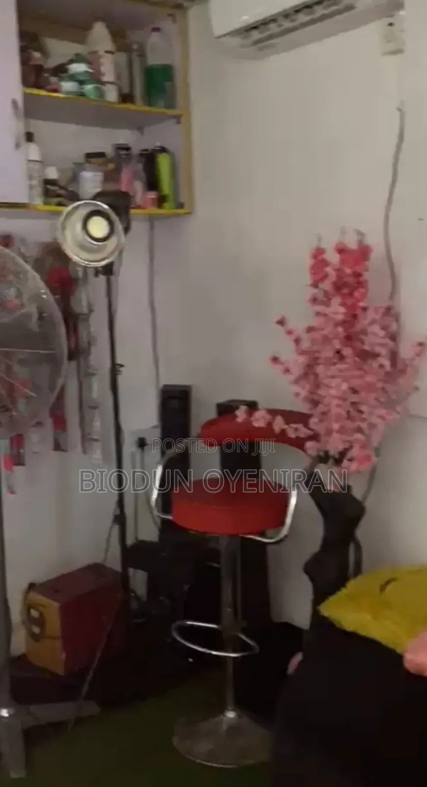 Unisex Salon Shop for Sale Close to Governor Road in Isheri / Egbe Idimu