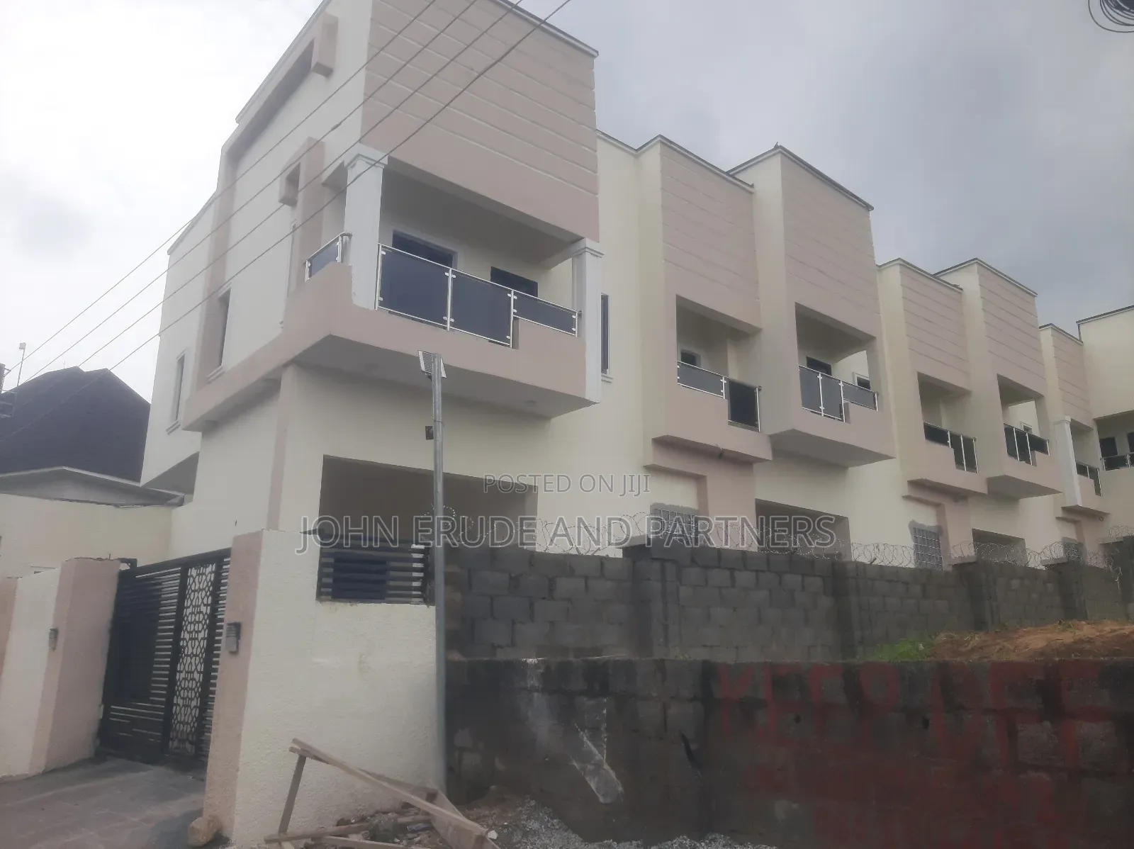 4bdrm Duplex in Hillfield Homes for sale in Dawaki