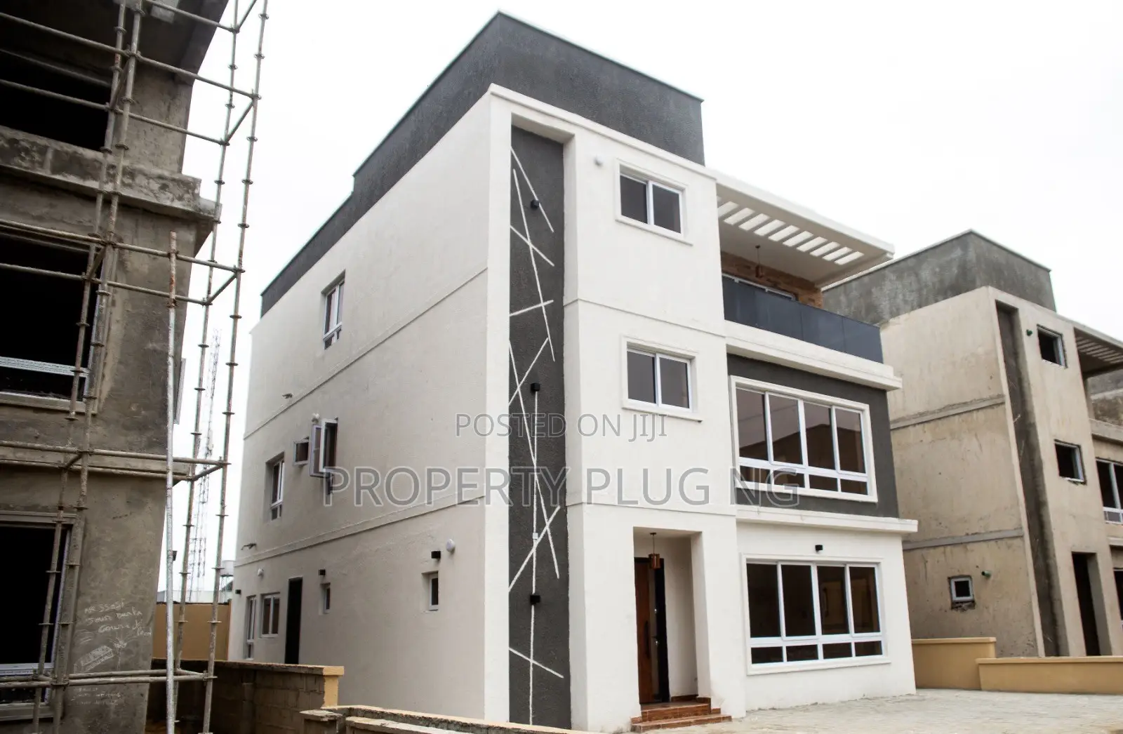 6bdrm Duplex in Western Foreshore, Osapa london for sale in Osapa london