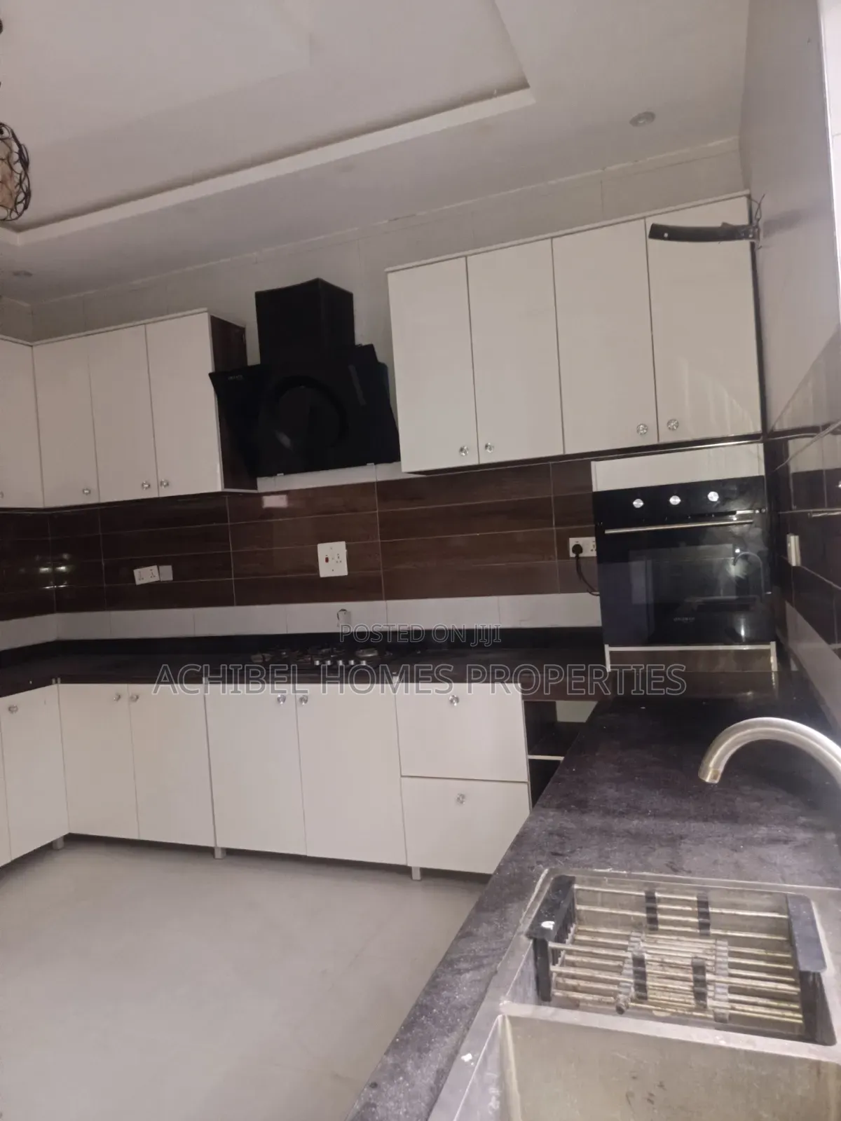 5bdrm Duplex in Near The Doom, Lekki Phase 1 for rent in Lekki Phase 1