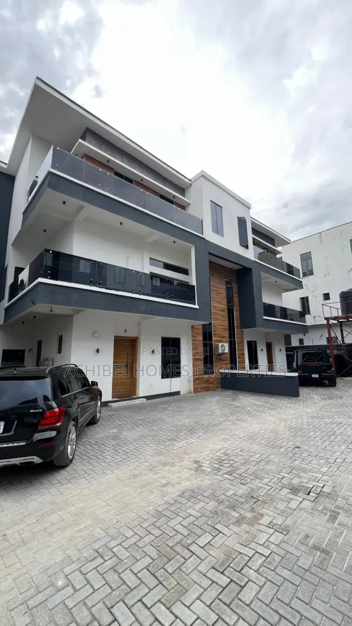 5bdrm Duplex in Near The Doom, Lekki Phase 1 for rent in Lekki Phase 1