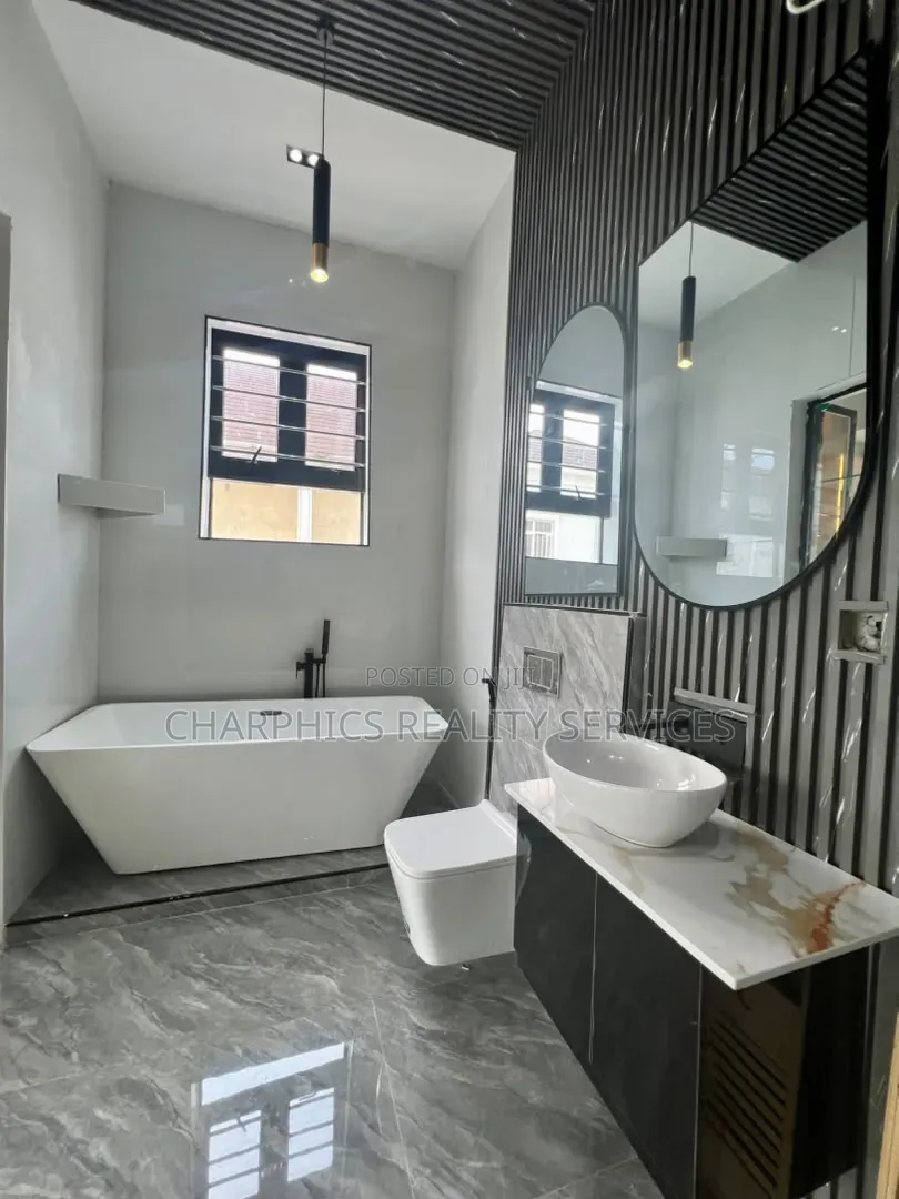 5bdrm Duplex in Off Lekki-Epe Expressway for sale in Off Lekki-Epe Expressway