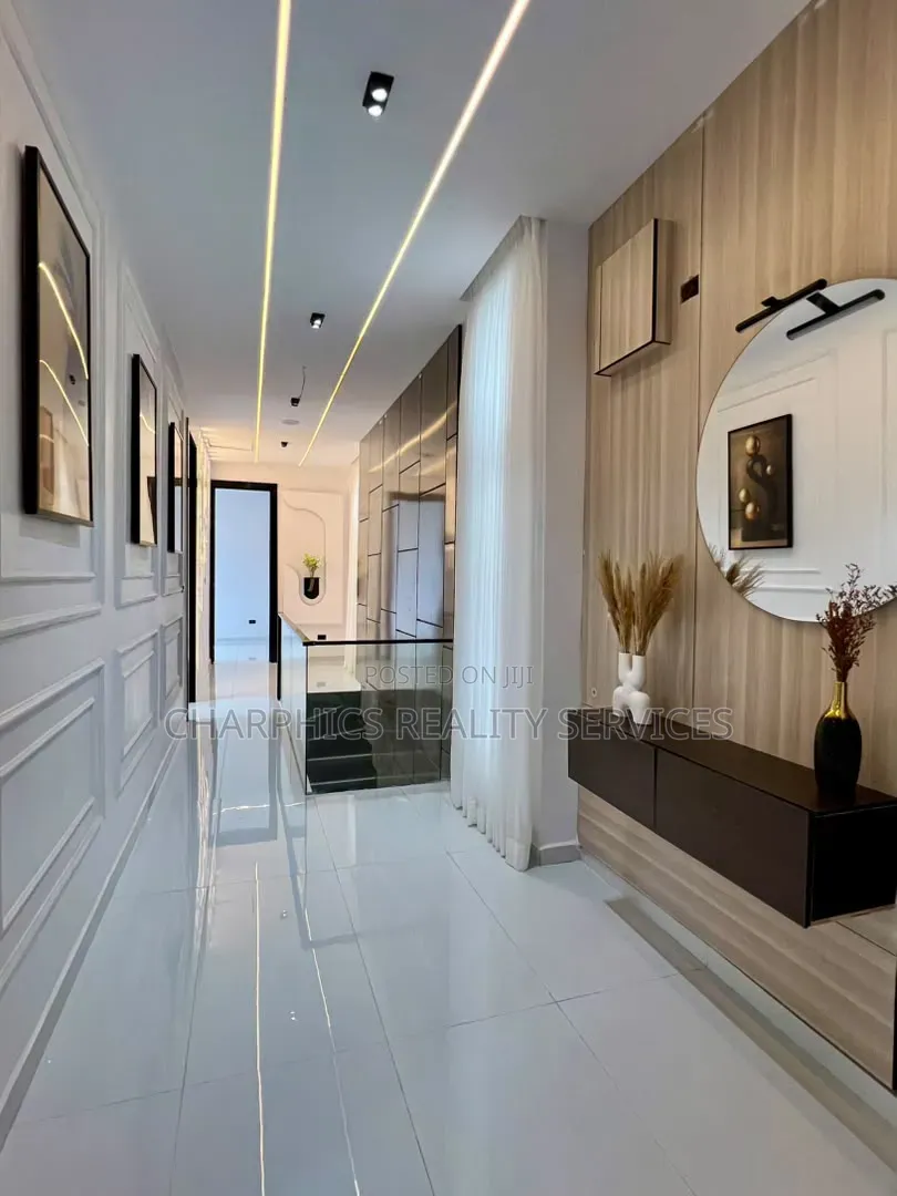 5bdrm Duplex in Ikota for sale in Ikota