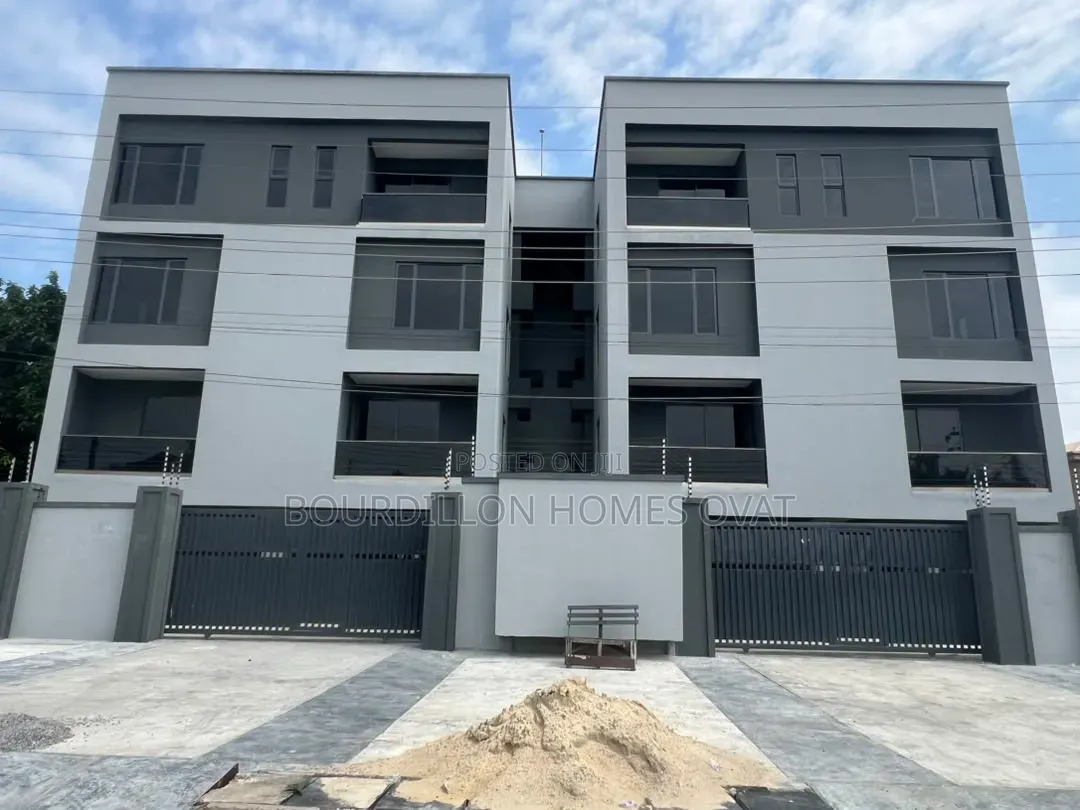 2bdrm Maisonette in Lekki Phase 1 Lagos for sale in Lekki Expressway