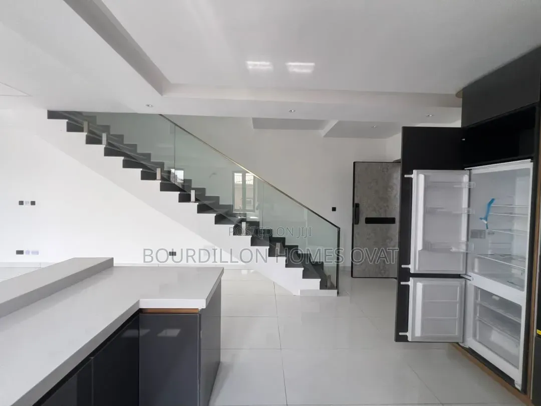 2bdrm Maisonette in Lekki Phase 1 Lagos for sale in Lekki Expressway