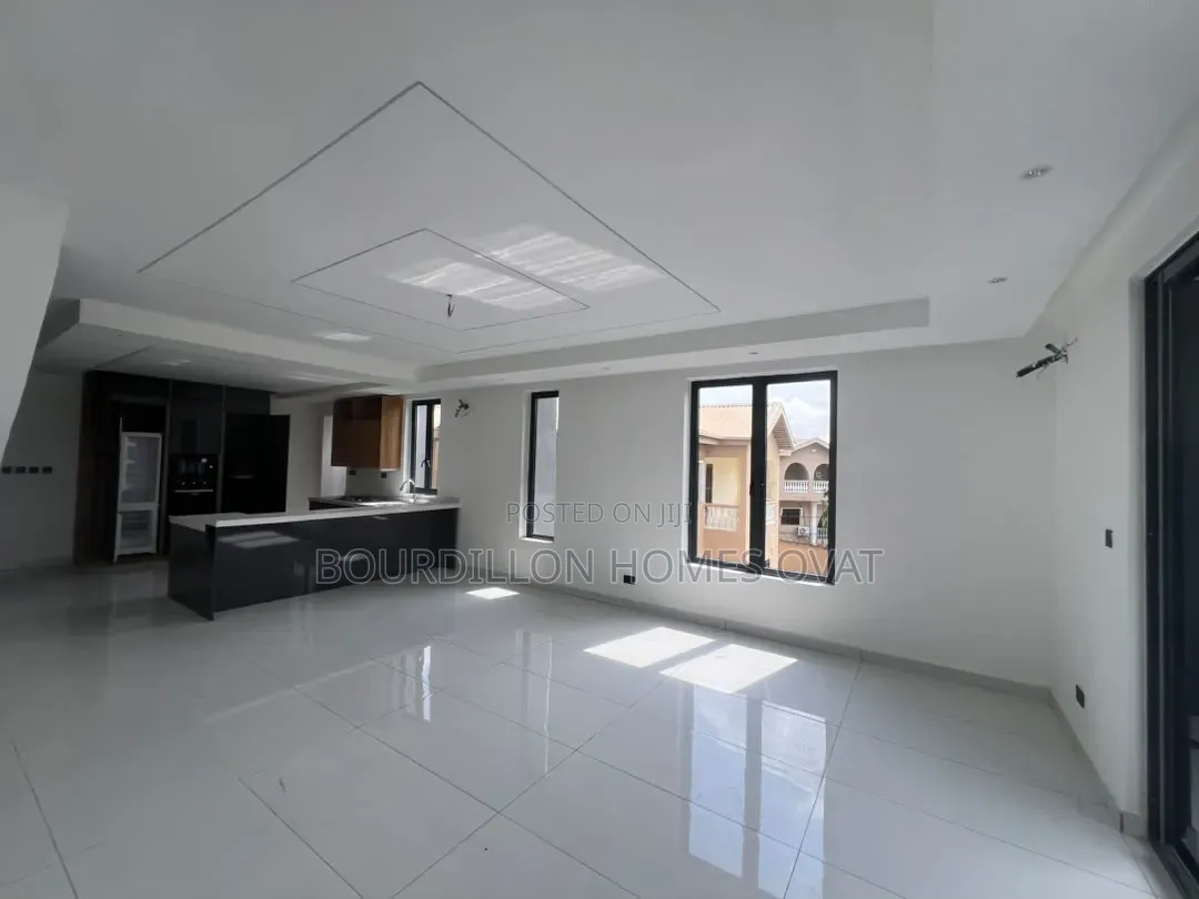 2bdrm Maisonette in Lekki Phase 1 Lagos for sale in Lekki Expressway