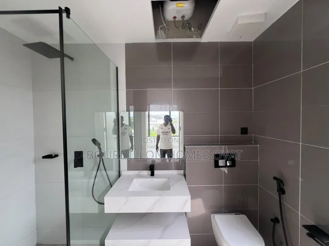 2bdrm Maisonette in Lekki Phase 1 Lagos for sale in Lekki Expressway