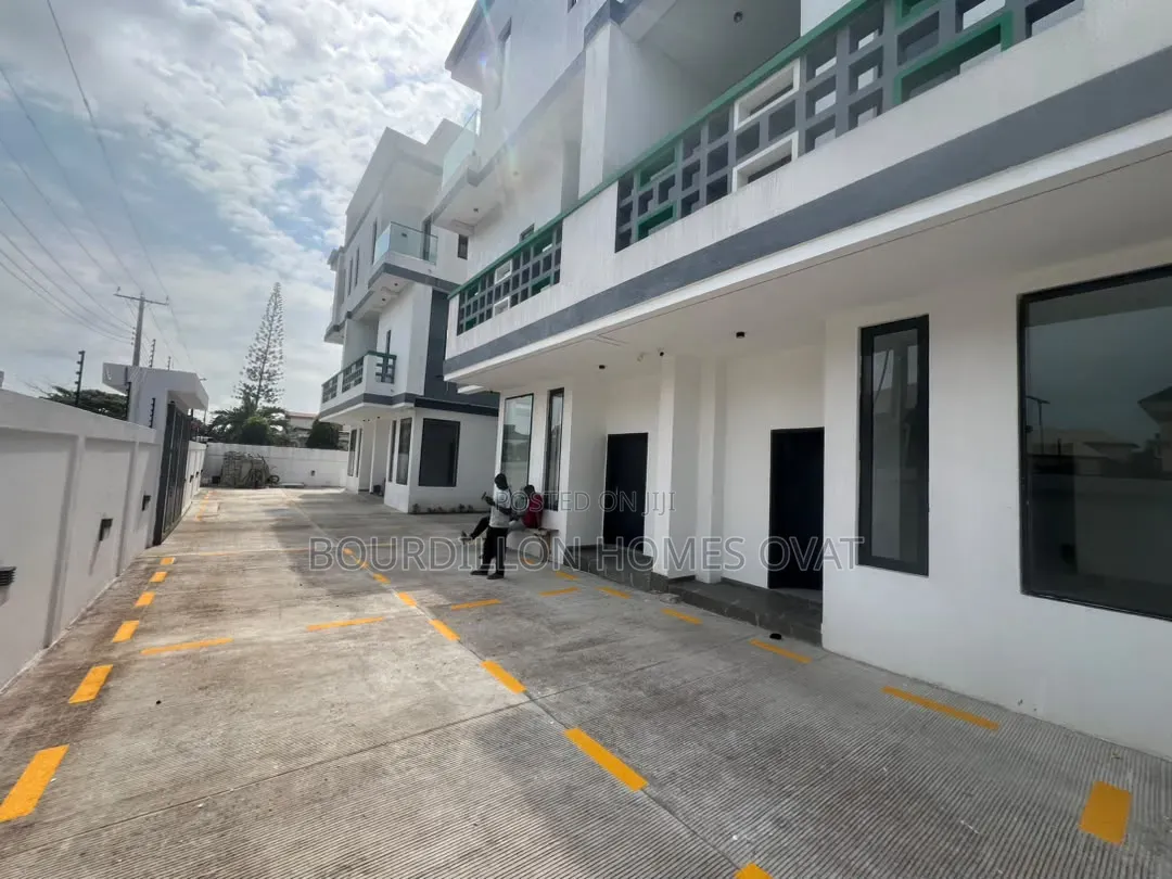 4bdrm Duplex in Lekki Phase 1 Lagos for sale in Lekki Phase 1