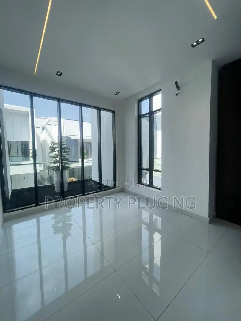 5bdrm Duplex in Chevron Drive for sale in Chevron