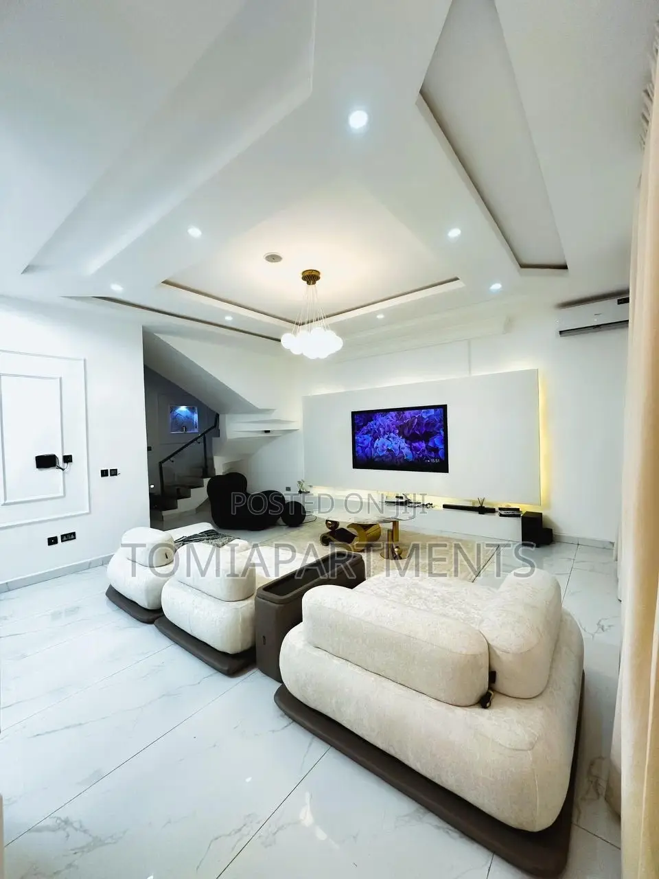 Luxurious 4 Bedroom Self Compound Apartment for Shortlet in Lekki in Lekki Phase 1