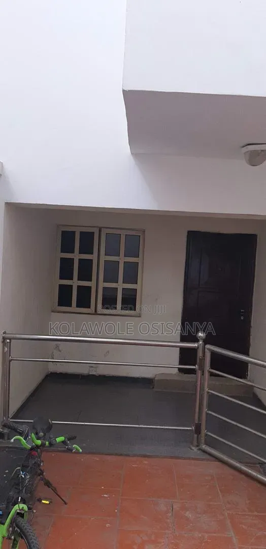 3bdrm Block of Flats in Ago Palace for sale in Ago Palace