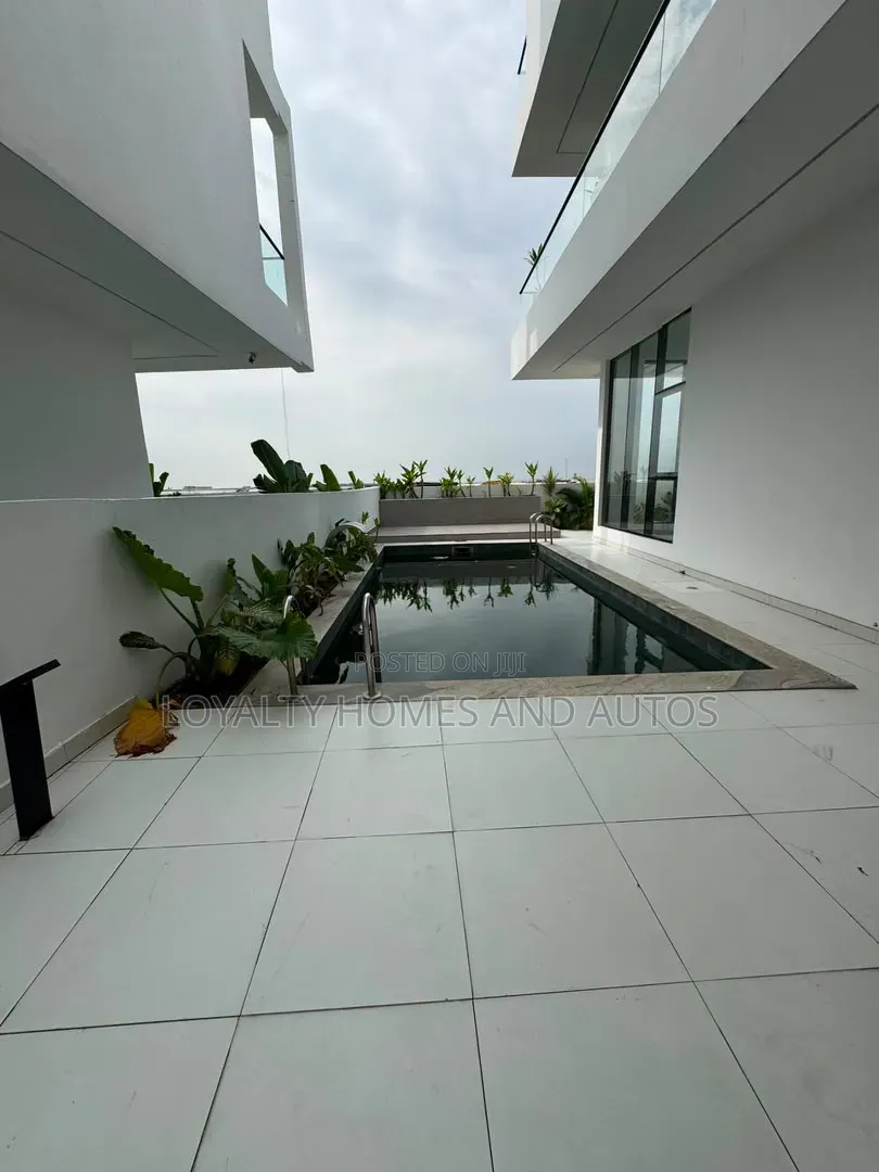 5bdrm House in Osapa london for sale in Osapa london