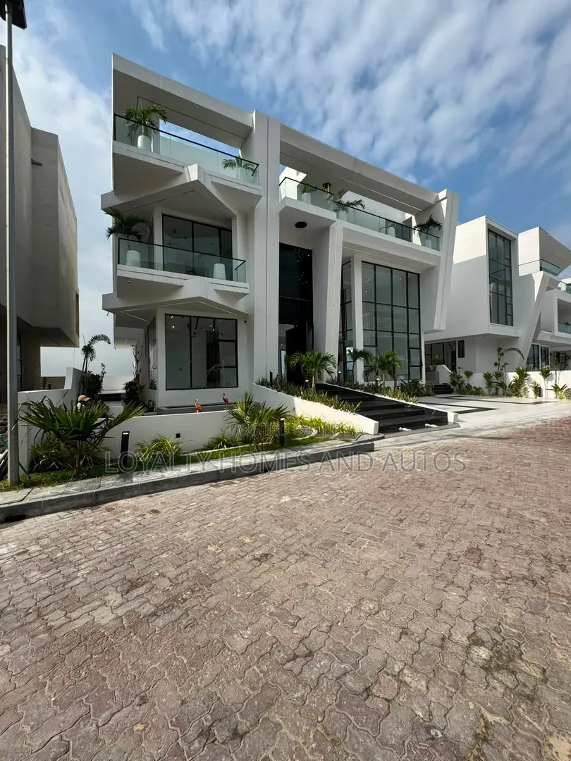 5bdrm House in Osapa london for sale in Osapa london