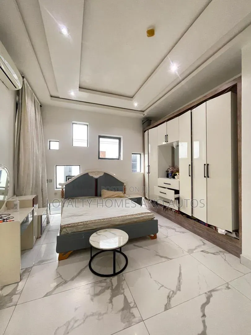 5bdrm House in Osapa london for sale in Osapa london
