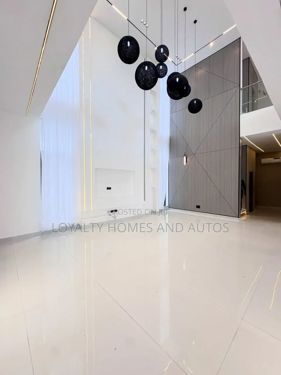 5bdrm House in Osapa london for sale in Osapa london