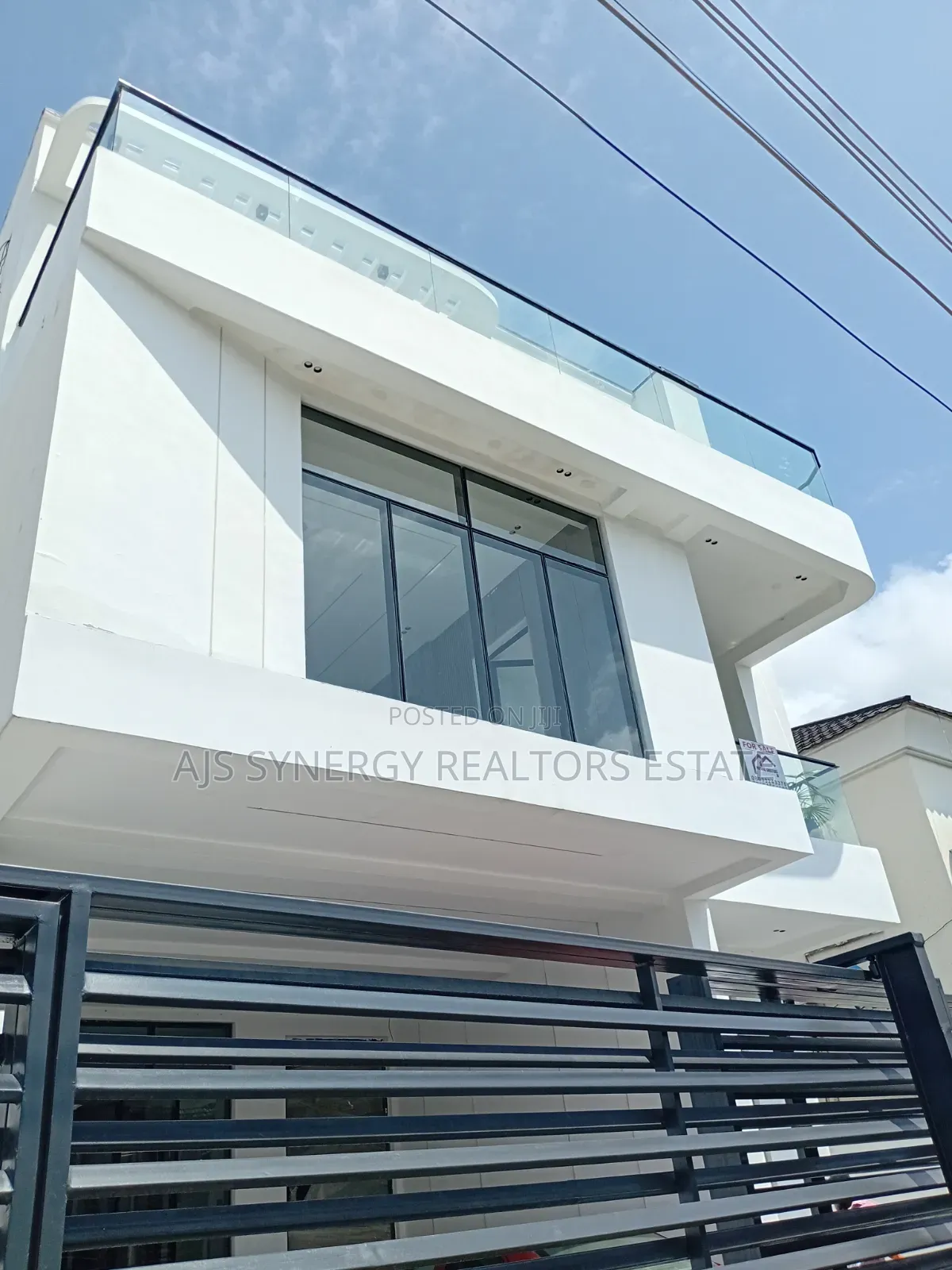 5bdrm Duplex in Chevron for sale in Chevron