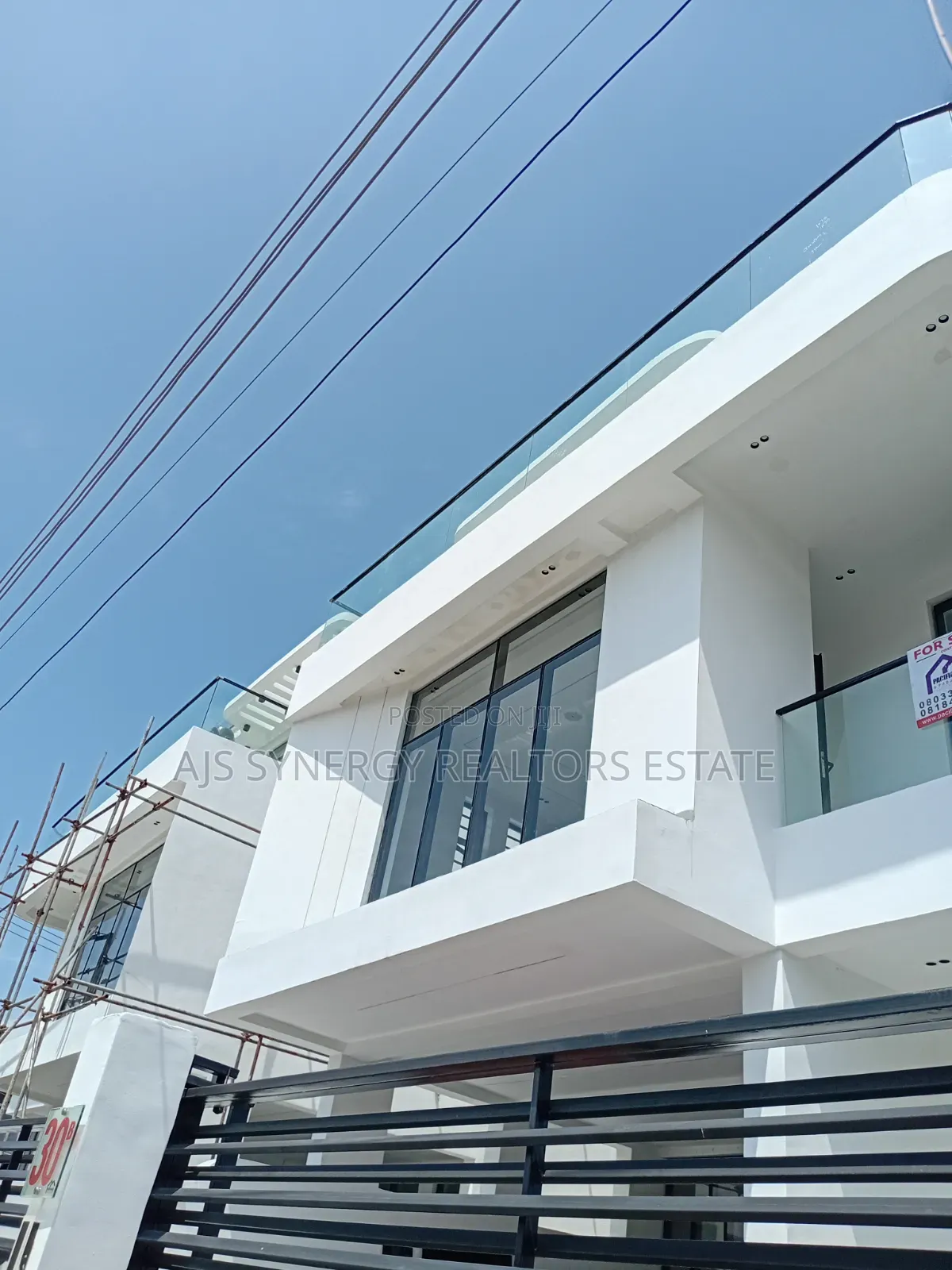 5bdrm Duplex in Chevron for sale in Chevron