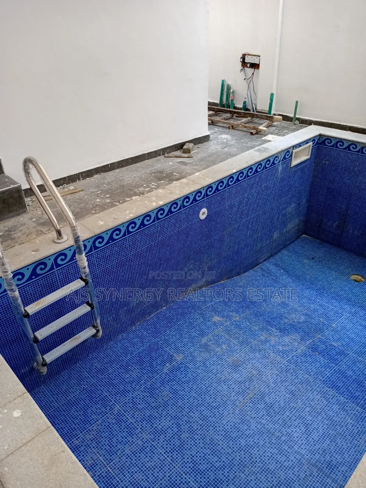5bdrm Duplex in Chevron for sale in Chevron